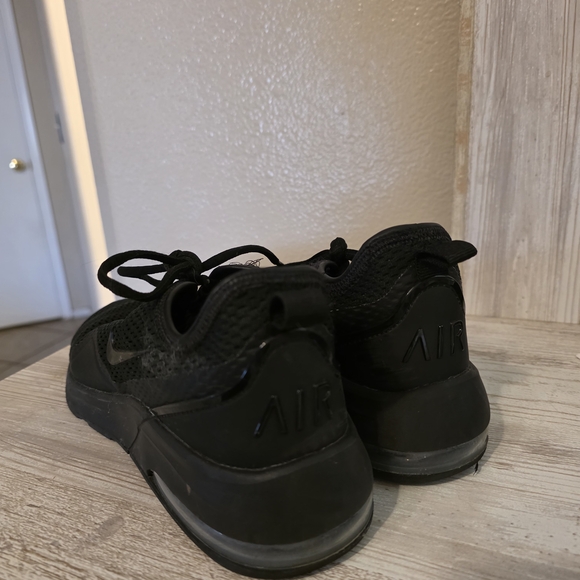 Nike Black Athletic Shoes - Picture 2 of 4